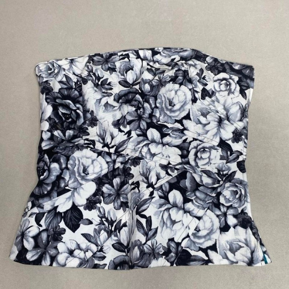 White house Black market. White & black beautiful floral print tube top